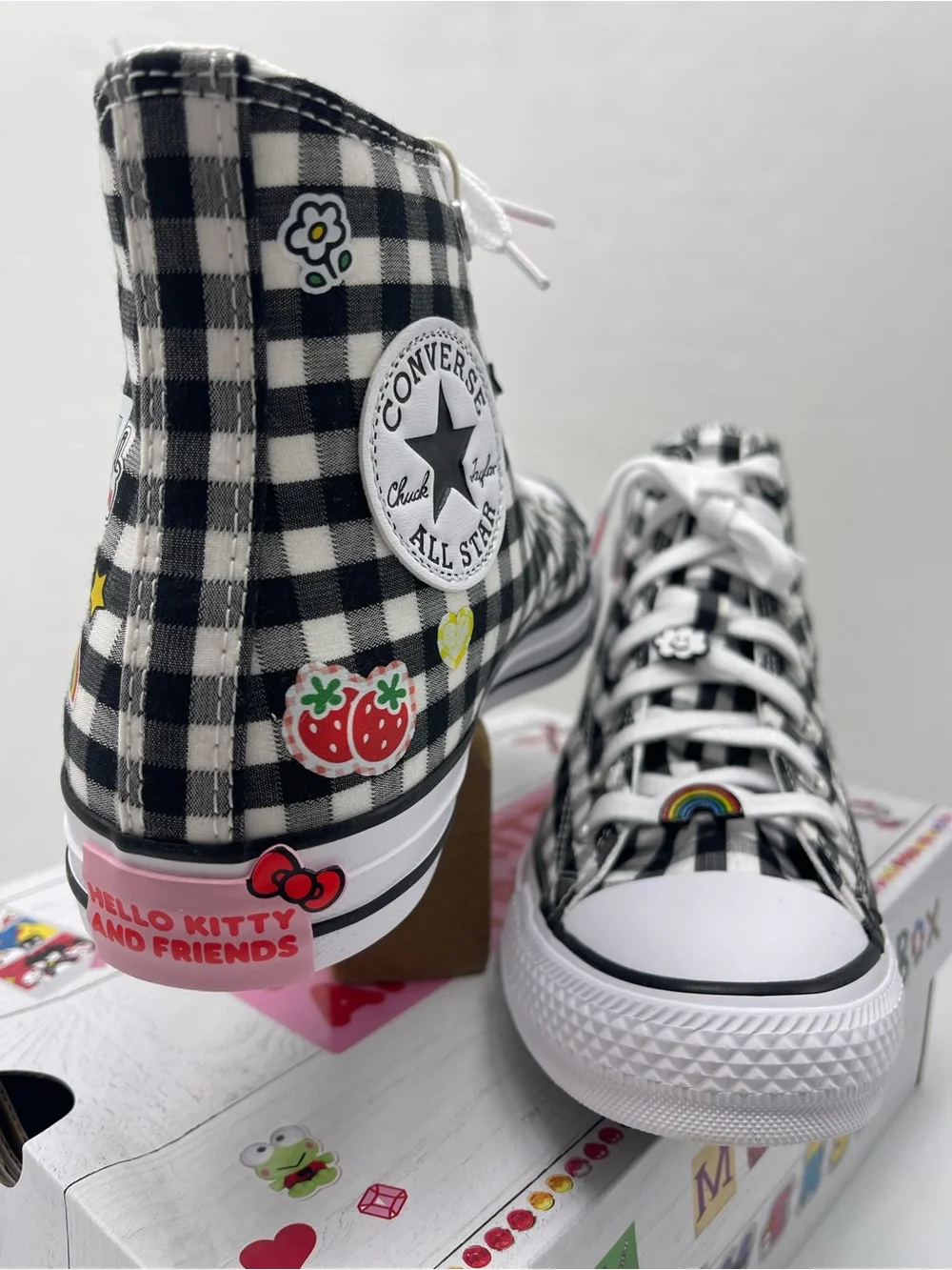 Converse WMNS CTAS HI Hello Kitty & Friends Picnic BlkWh Pink High Top Sneakers - Picture 6 of 16